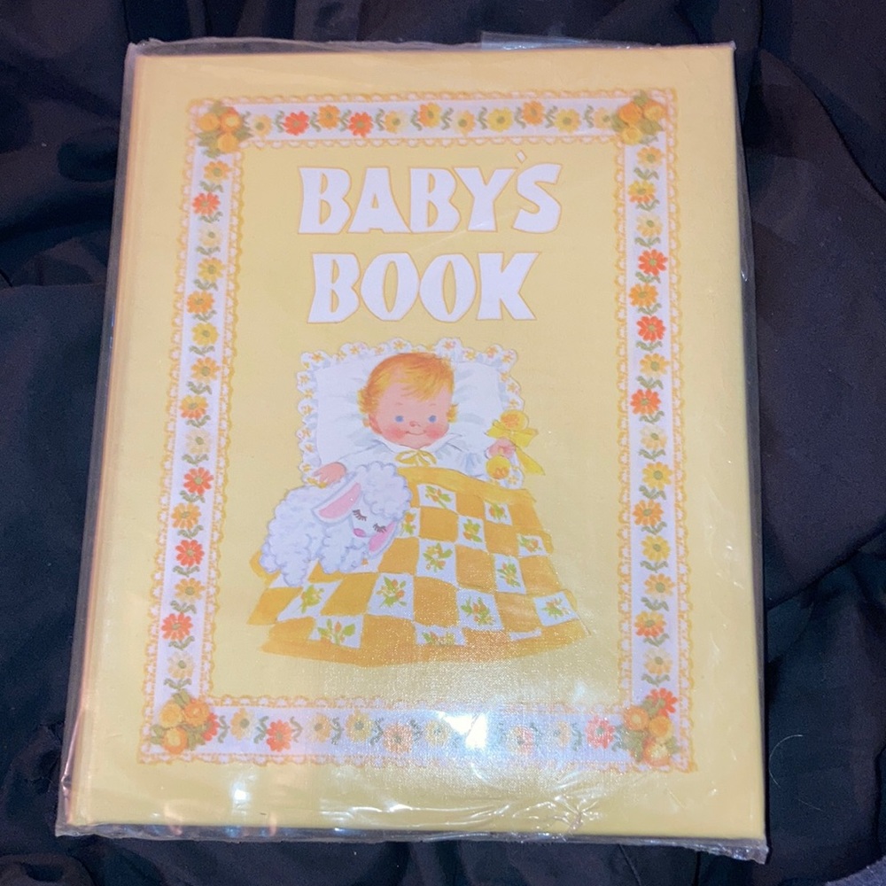 💧1973 Vintage yellow baby book NWT